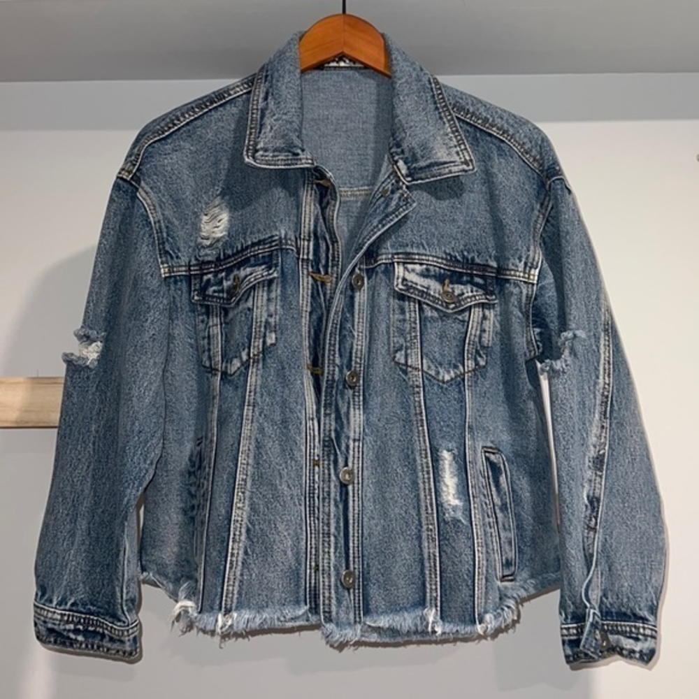 Denim‎ jacket ripped